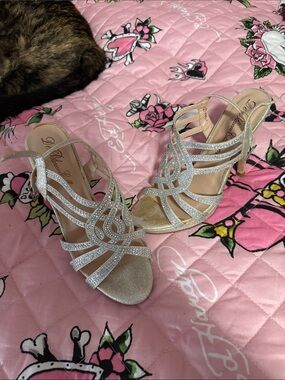 De Blossom Collection Sparkling Silver 4in Strappy Heels